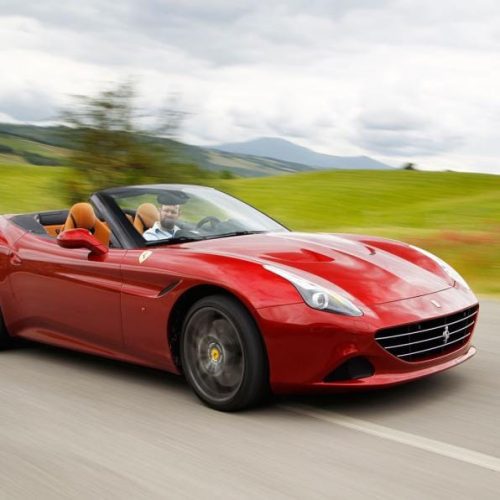 Ferrari California T sulle strade di Maranello