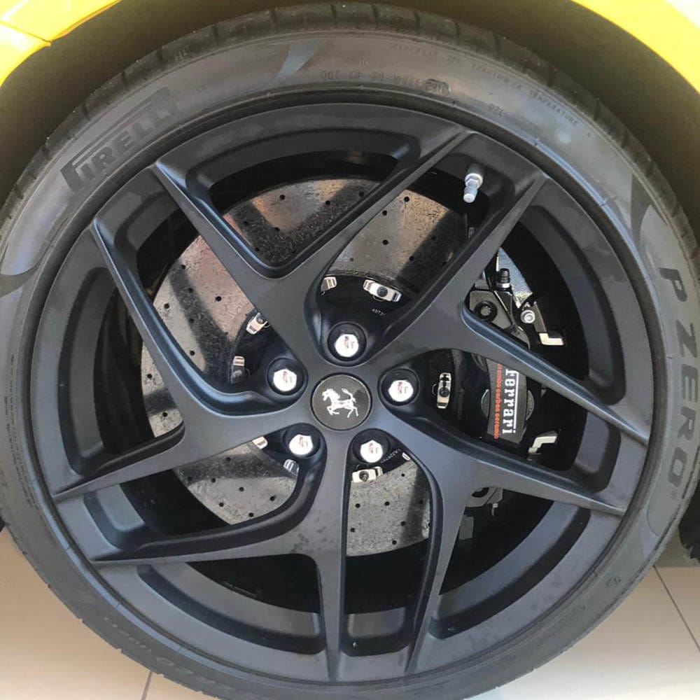 Noleggio Ferrari 812 SuperFast 7 Noleggio Ferrari 812 SuperFast - immagine 7